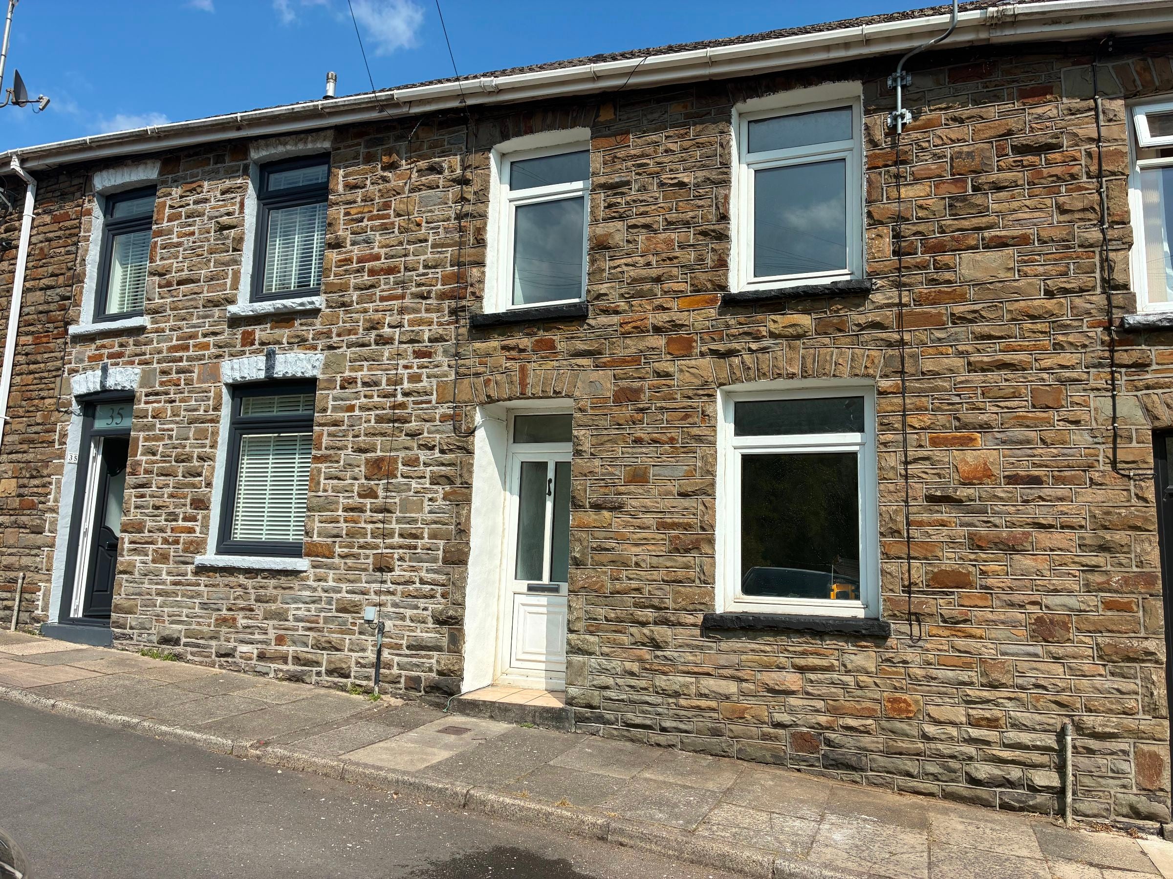 House Railway Terrace in Heol-y-cyw