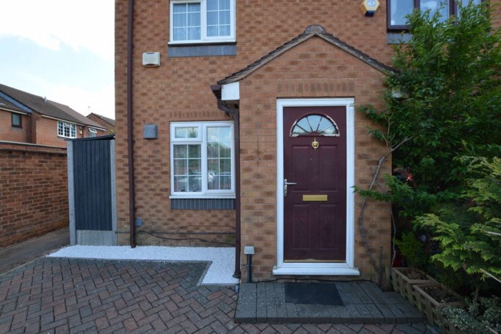 House Pearl Gardens in Slough