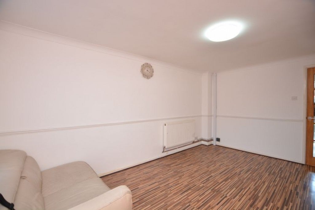 House Pearl Gardens in Slough
