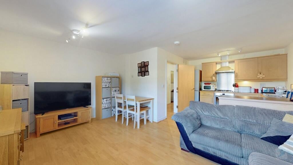 Flat Chertsey Road in Greater London