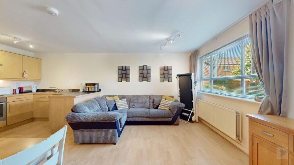Flat Chertsey Road in Greater London