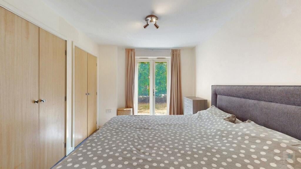 Flat Chertsey Road in Greater London