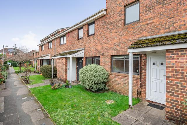 House Cardinal Close in Reading
