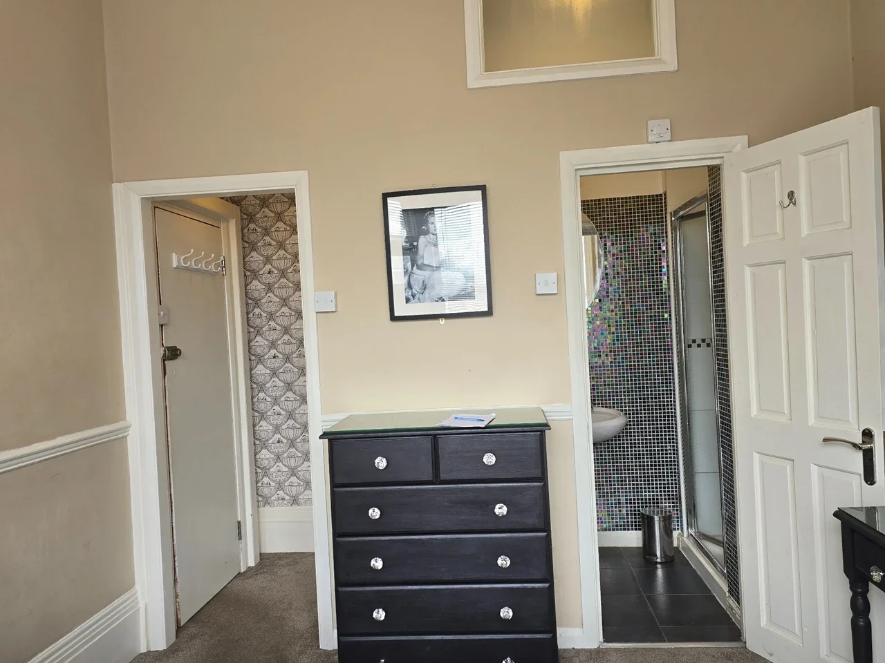 Room Station Road in Greater London
