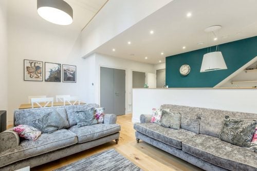 Flat Donaldson Drive in City of Edinburgh