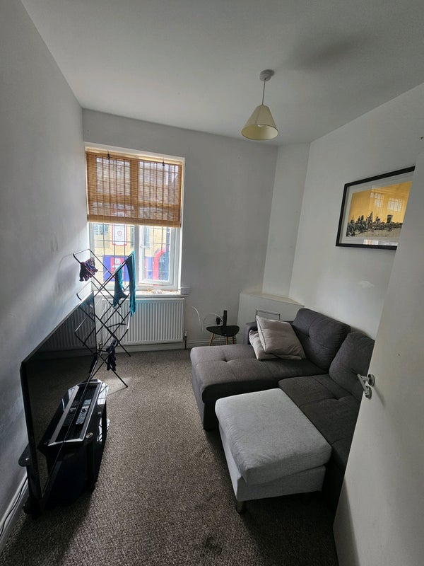 Room High Street in Greater London