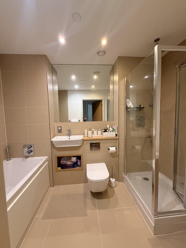 Room Alie Street in Greater London