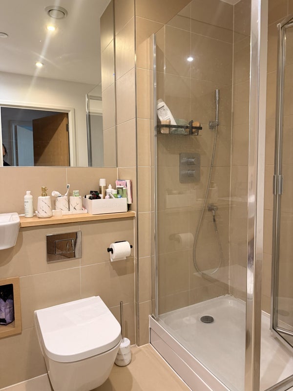 Room Alie Street in Greater London