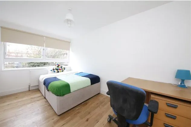 Flat Stranraer Way in Greater London