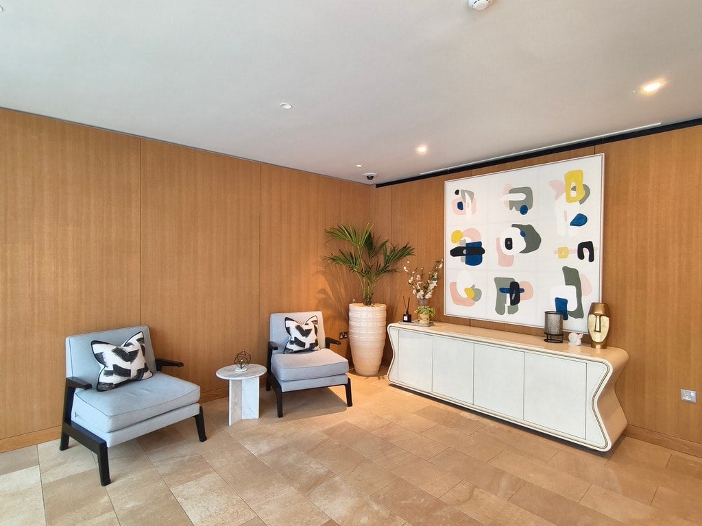 Flat Prospect Way in Greater London