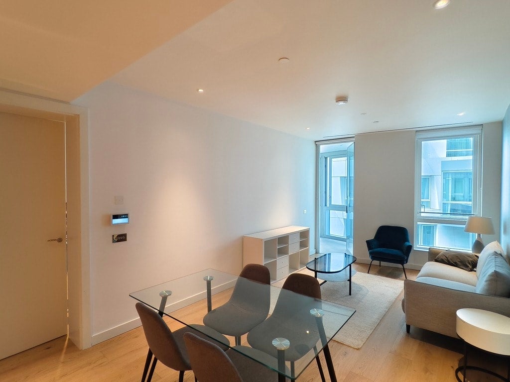 Flat Prospect Way in Greater London