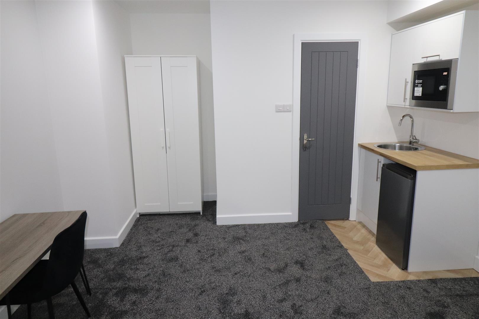 Flat Charter Avenue in Coventry