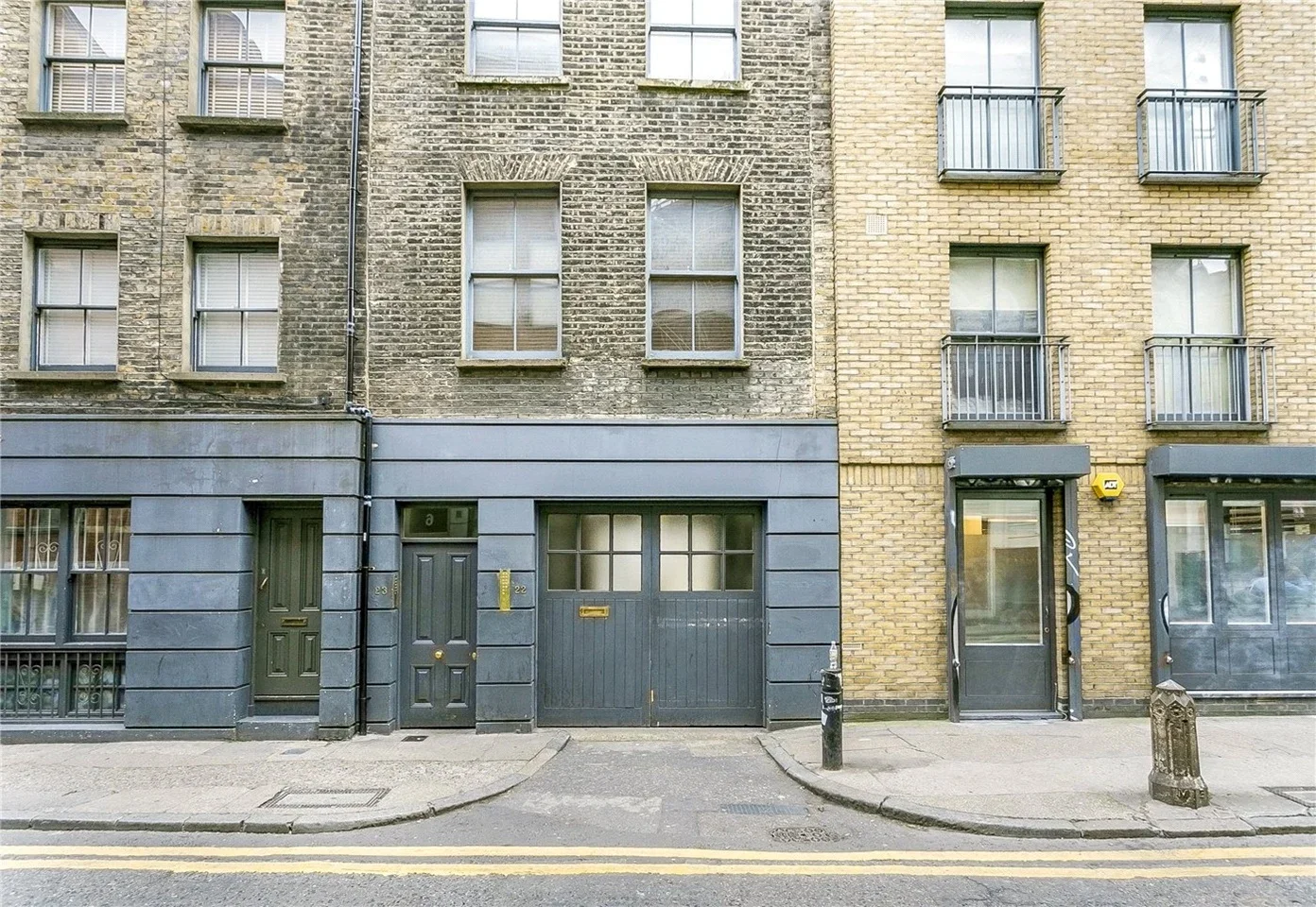 Flat Wheler Street in Greater London