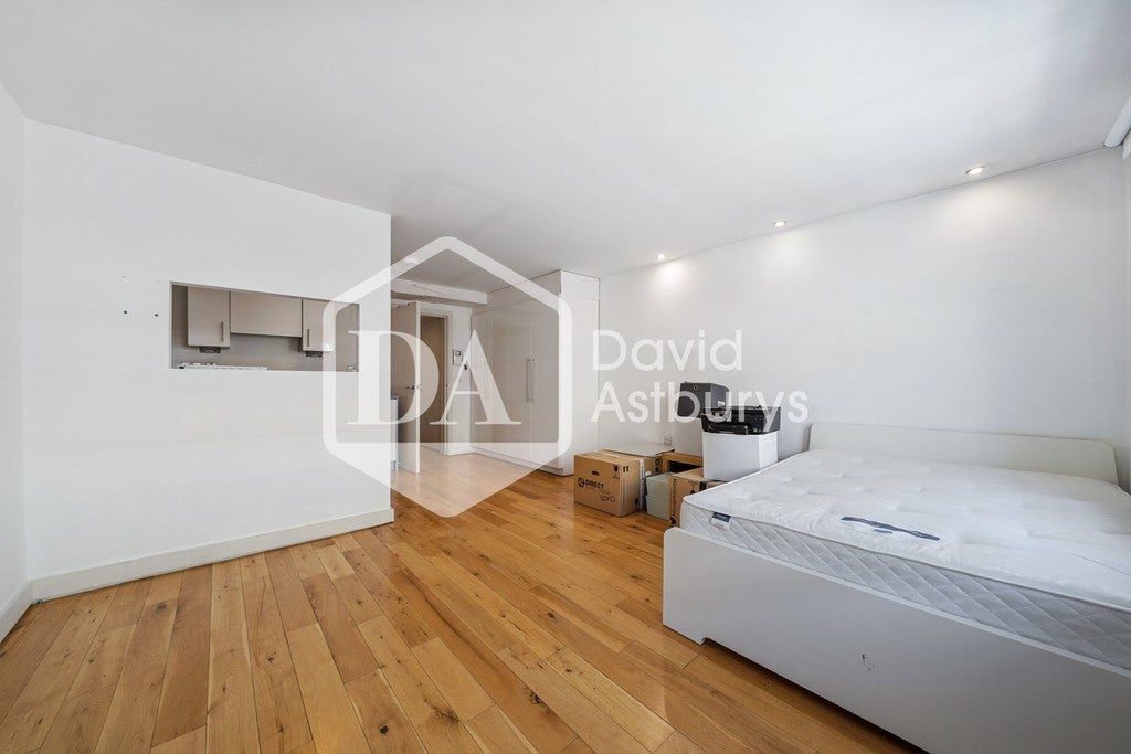 Flat York Way in Greater London