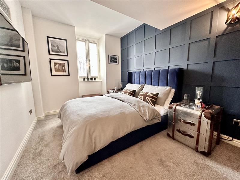 Flat Wilton Place in Salford