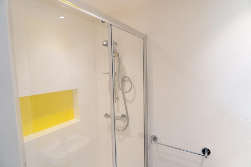 Room Silverthorne Lane in Bristol