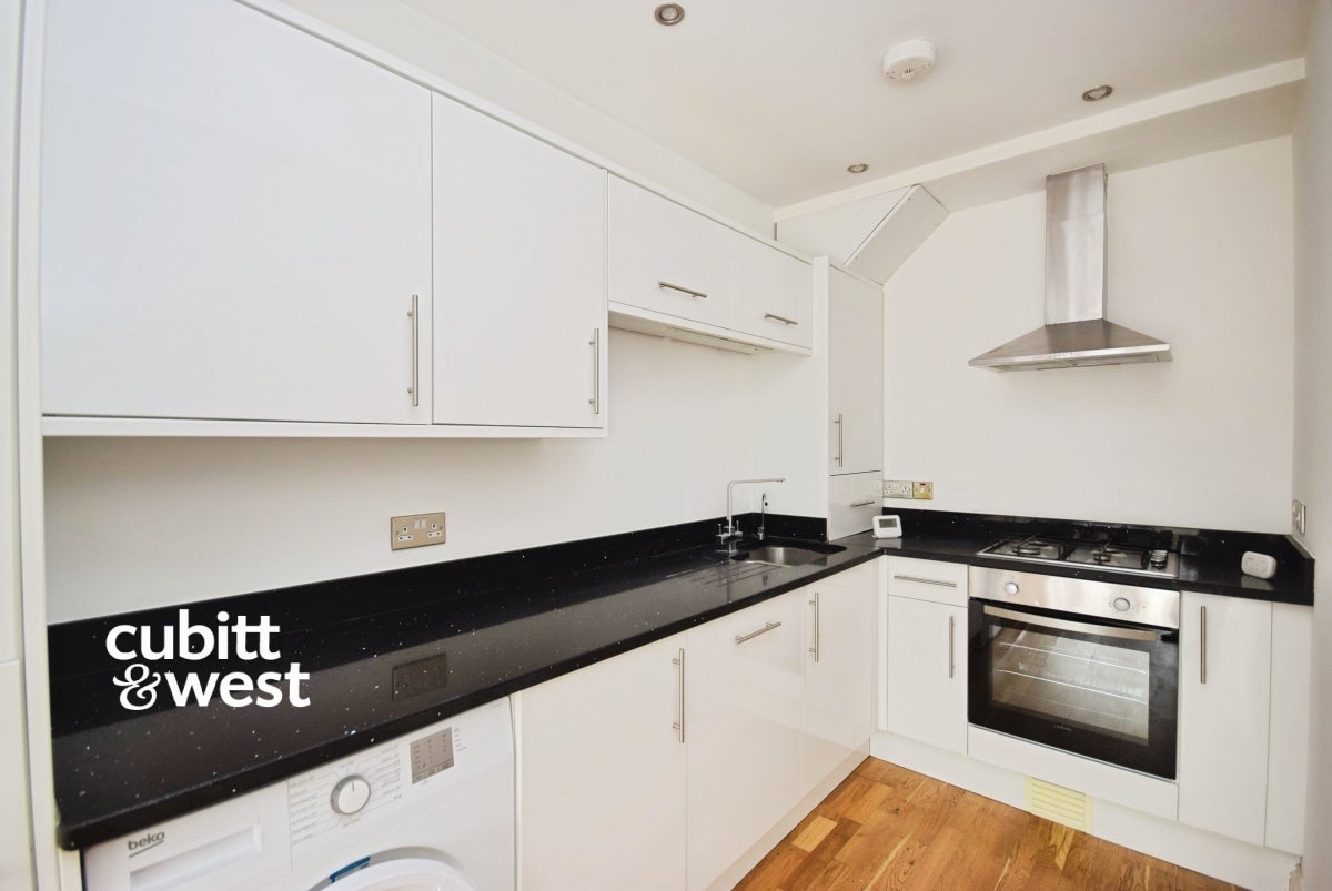 Flat Russett Road in Tonbridge and Malling