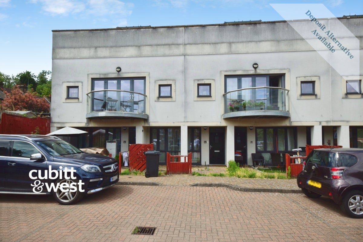 Flat Russett Road in Tonbridge and Malling
