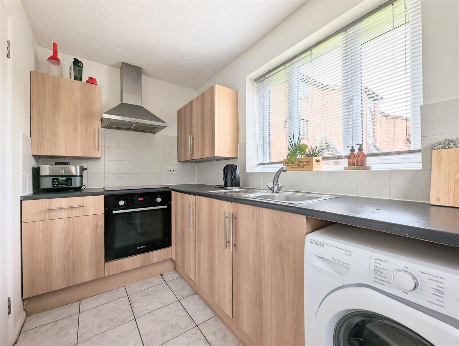 Flat Abbotsbury Court in Horsham