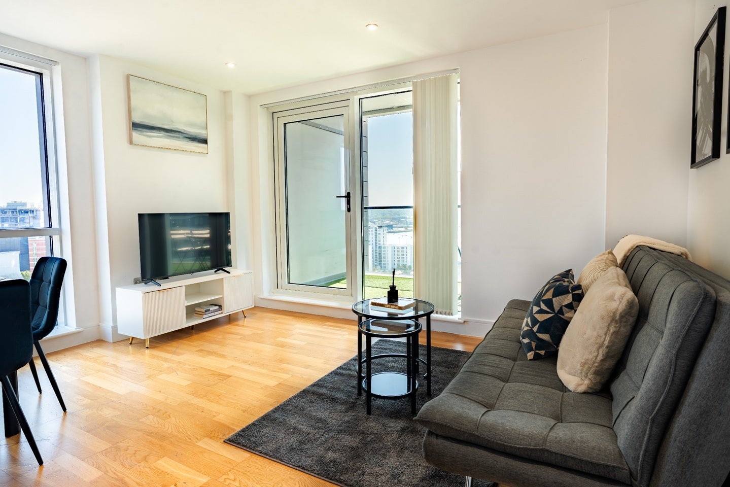Flat Prestons Road in Greater London