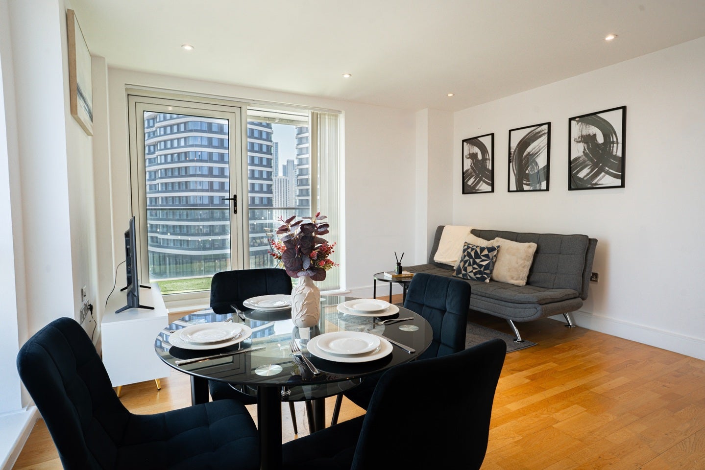 Flat Prestons Road in Greater London