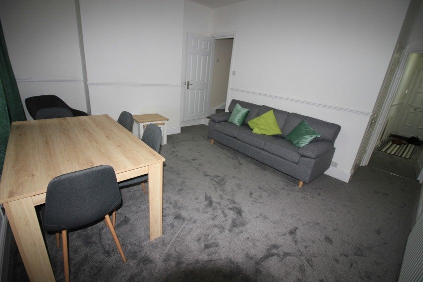 Room Stanley Road in Coventry