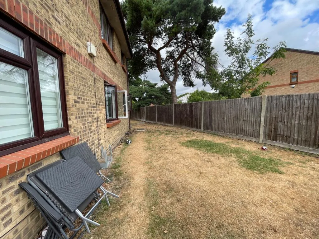 Flat Haydon Close in Greater London