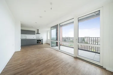 Flat Gascoigne Road in Greater London