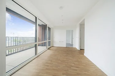 Flat Gascoigne Road in Greater London