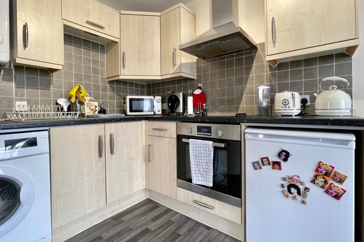 Flat Sir Johns Lane in Bristol