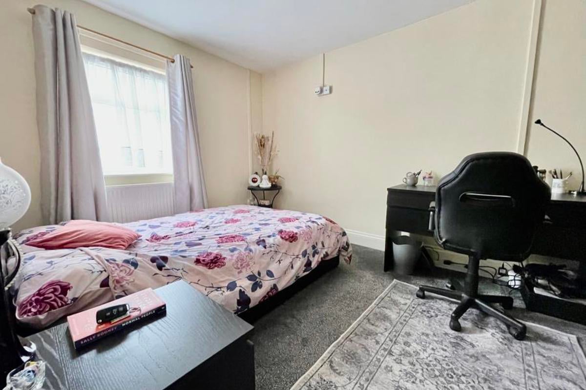 Flat Sir Johns Lane in Bristol