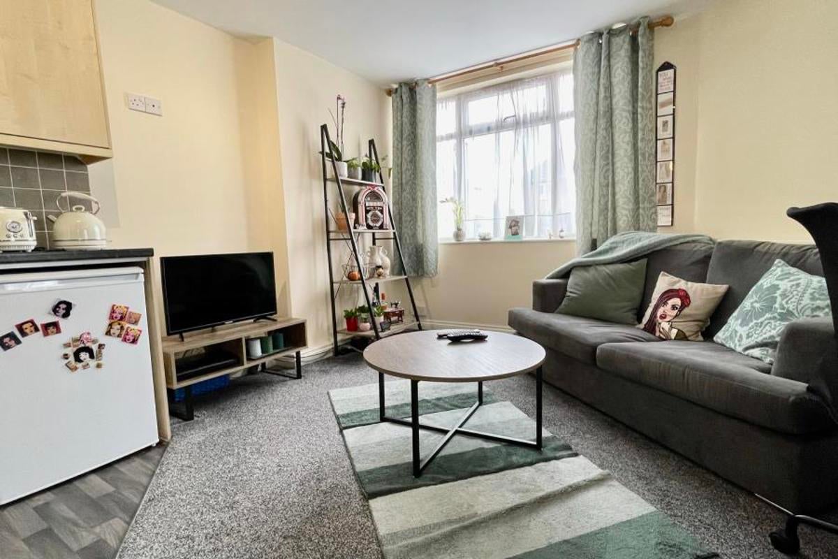Flat Sir Johns Lane in Bristol