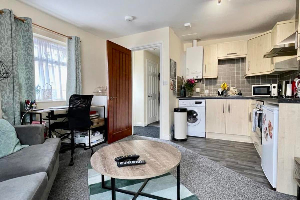 Flat Sir Johns Lane in Bristol