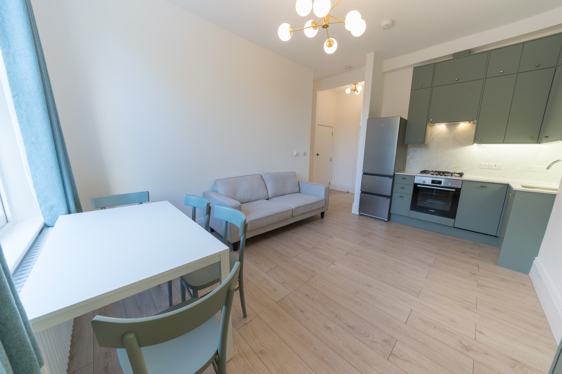 Flat Victoria Park Road in Greater London