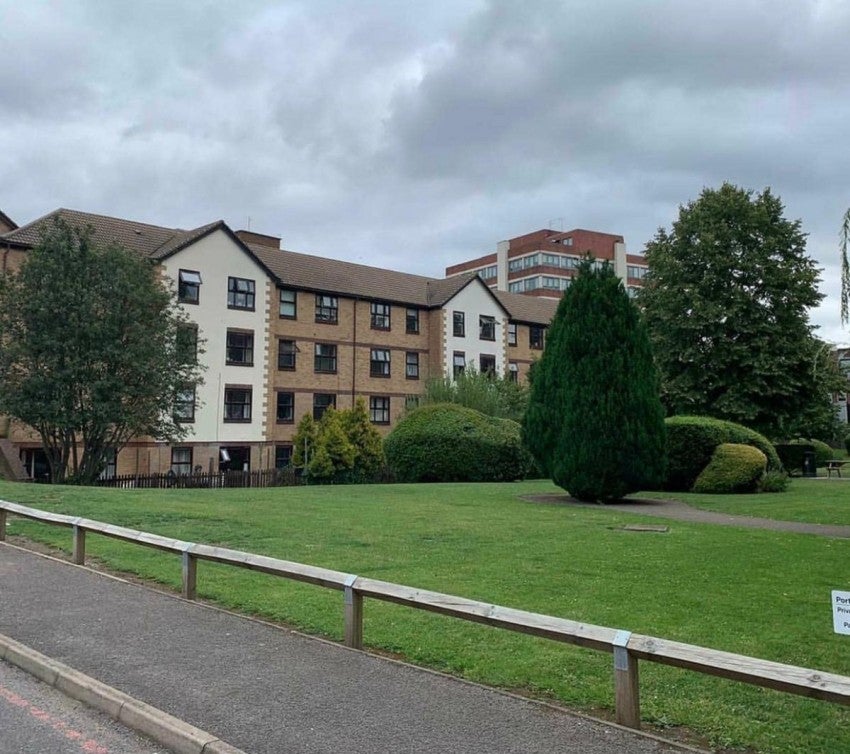 Flat Portland Road in Greater London