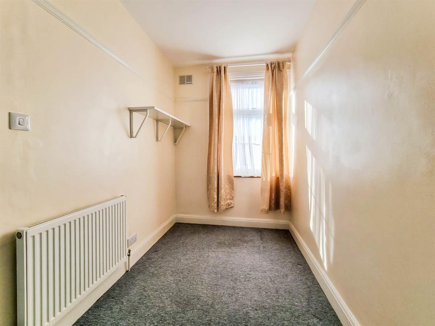 Flat London Road in Greater London