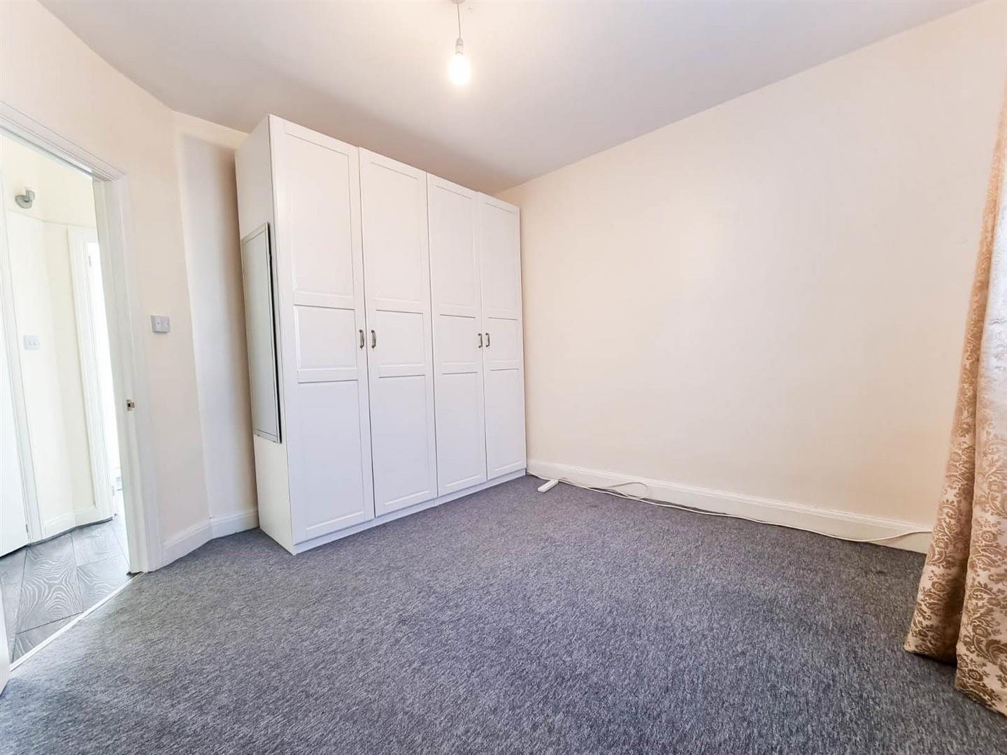 Flat London Road in Greater London