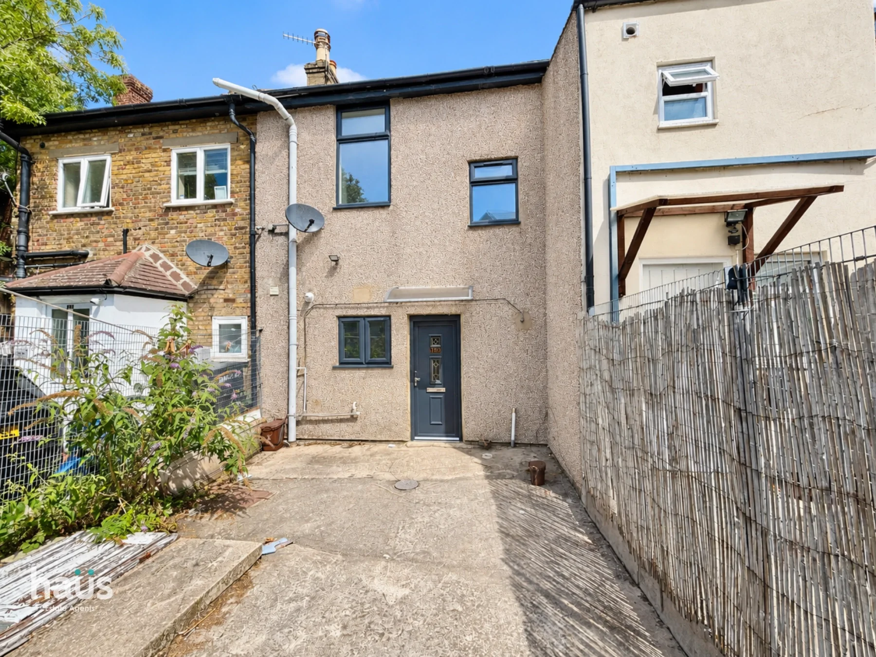 Flat Bellegrove Road in Greater London