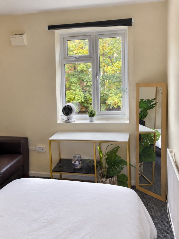 Room Bygrove Street in Greater London