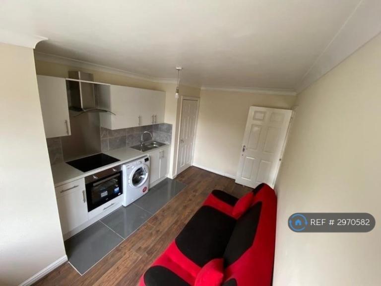 Flat Byron Road in Greater London
