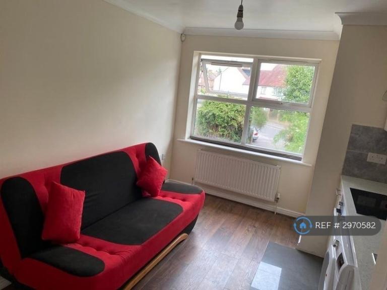 Flat Byron Road in Greater London