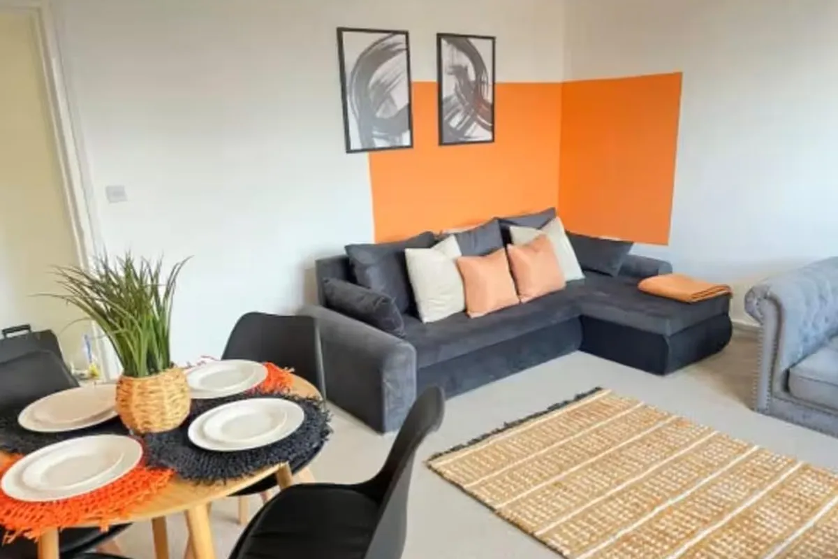 Flat Oatland Court in Leeds