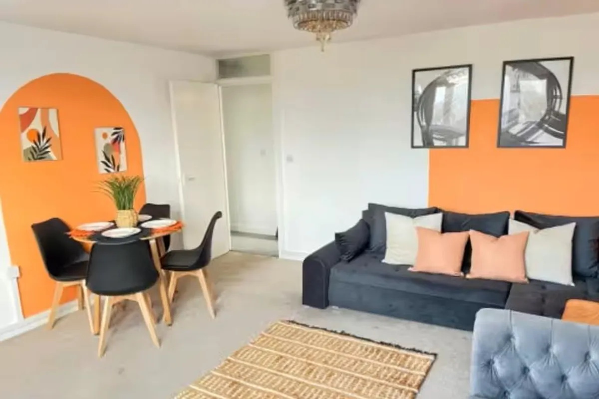 Flat Oatland Court in Leeds