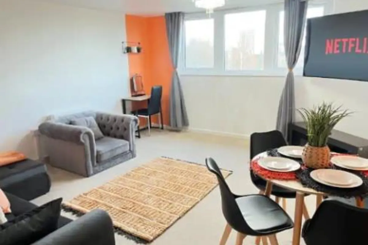 Flat Oatland Court in Leeds
