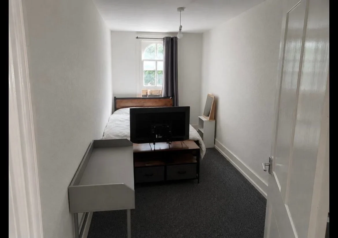 Room London Road in Greater London