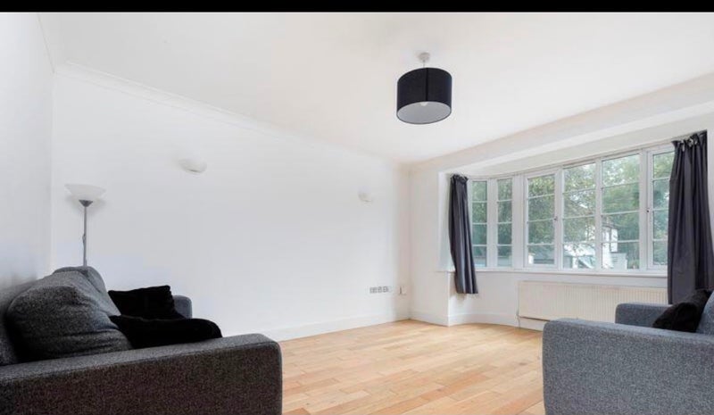 Room Powys Lane in Greater London