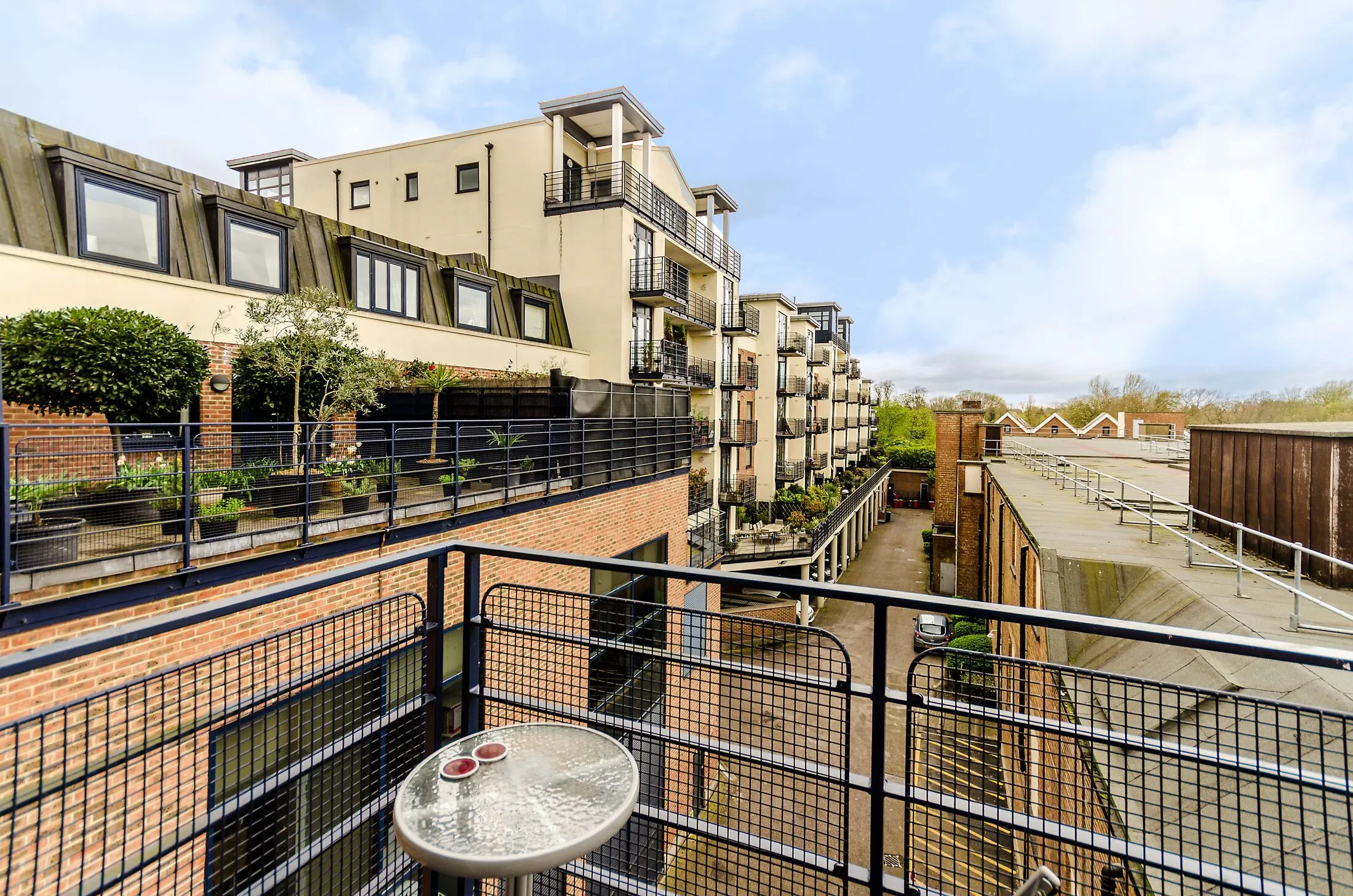 Flat Charter Quay in Greater London