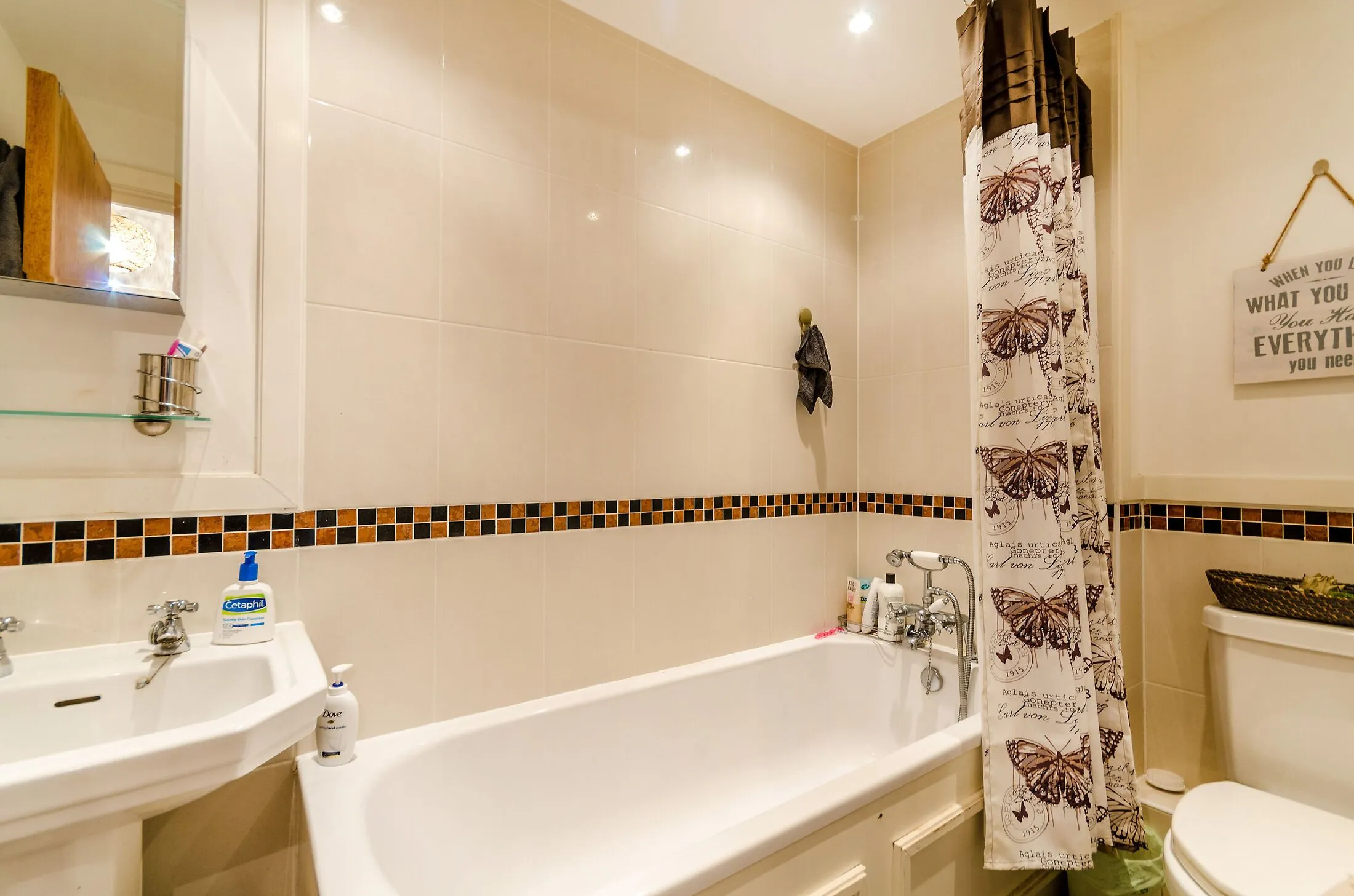 Flat Charter Quay in Greater London