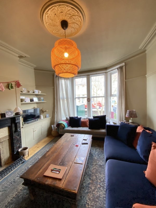 Room Woodbridge Road in Bristol