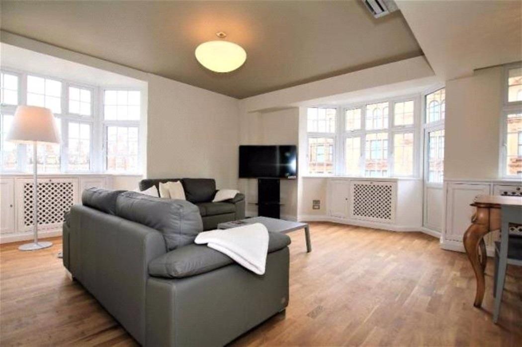 Flat Brompton Road in Greater London